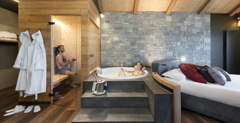 Sauna und Privater Whirlpool in der Spa Suite in Livigno für Paarentspannung
