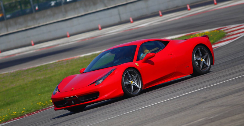 Probefahrt mit dem Ferrari 458 Italia auf der Rennstrecke „Azzurra“ in Jesolo