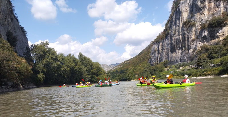 Erlebe den Fluss Adige im Kajak, zwischen Natur und Geschichte