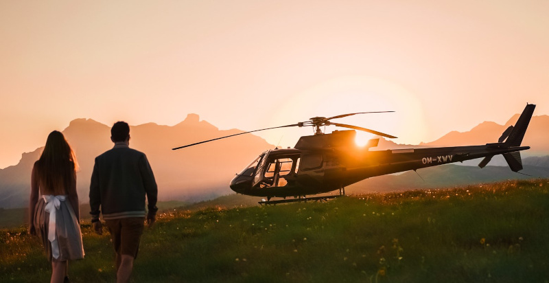 Panoramaflug mit dem Hubschrauber in der Nähe von Brixen