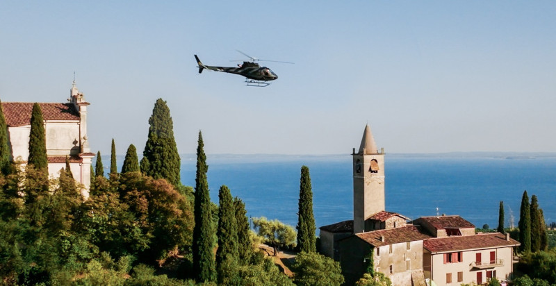 Hubschrauber rundflug gardasee mit Blick auf das Südufer