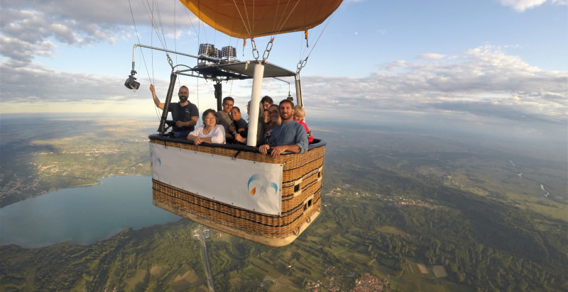 Panoramablick aus dem Heißluftballon in Masino