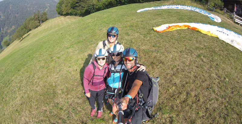 Gleitschirm Tandemflug am Vigiljoch mit Blick auf Meran