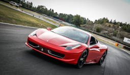 männergeschenke ferrari fahren